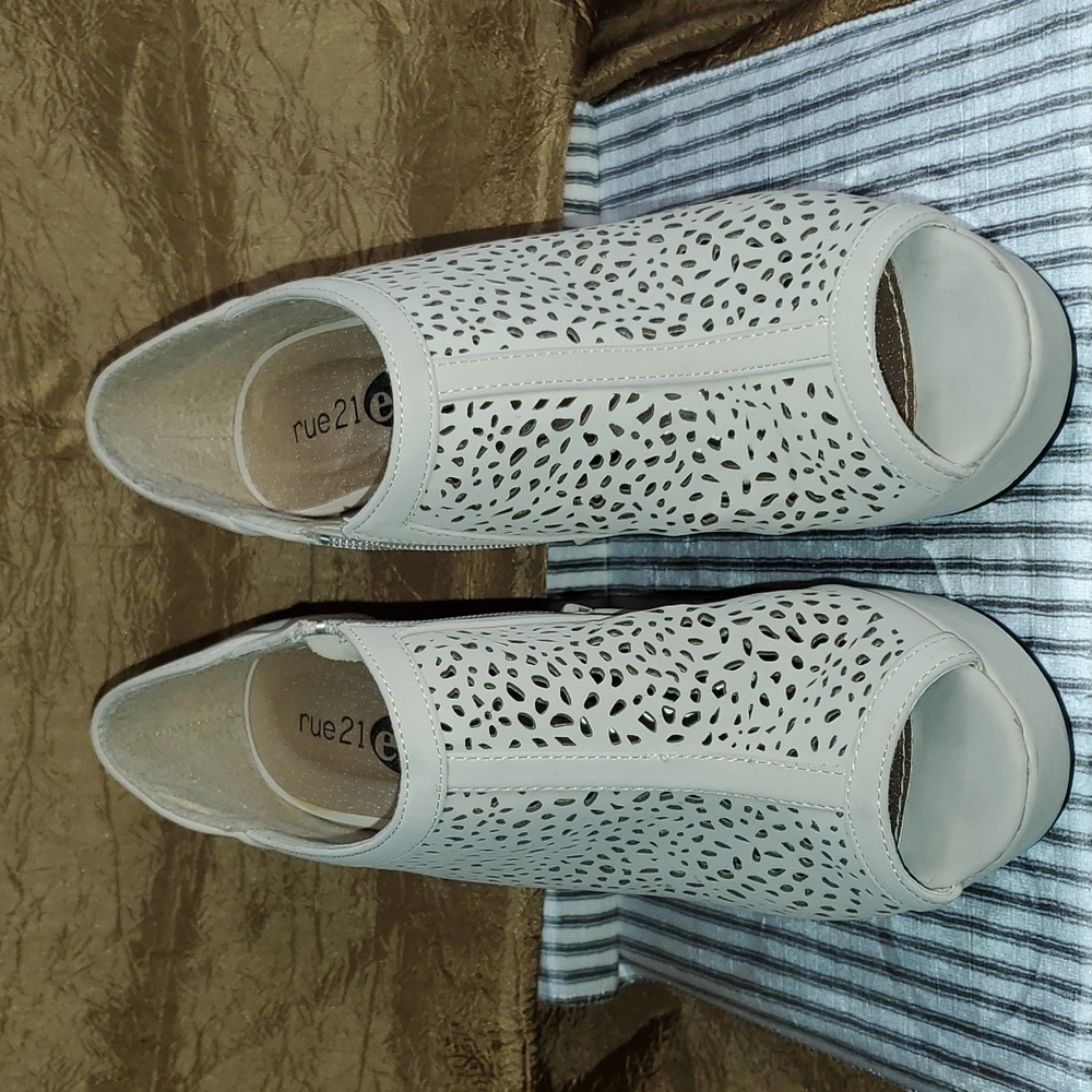 Rue21 Stiletto peeptoe booties